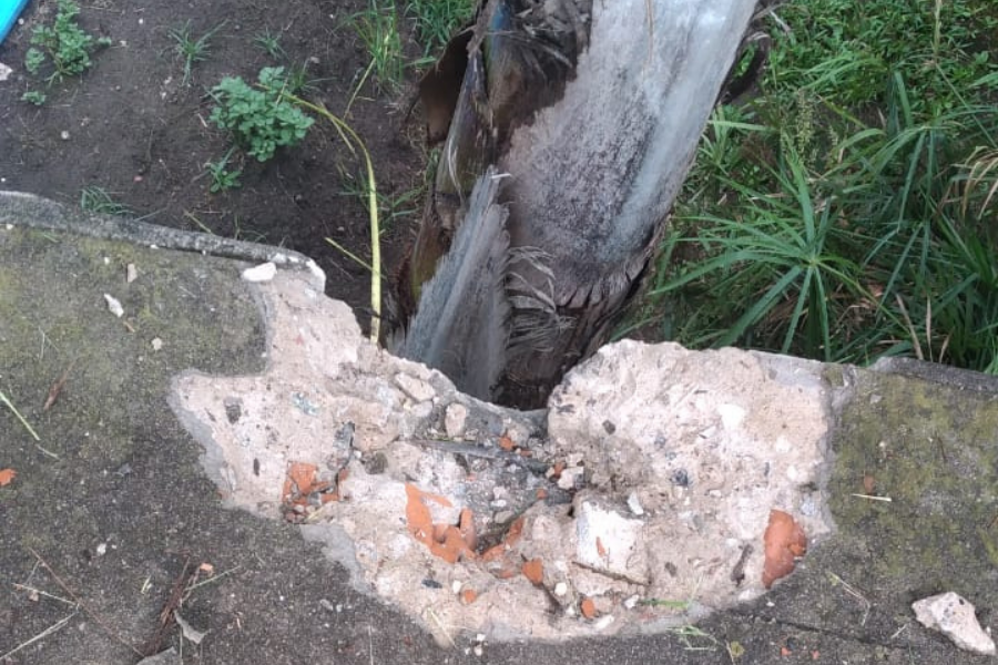 Un rayo cayó sobre una casa de Funes, rompió el techo y dañó todo el sistema eléctrico 